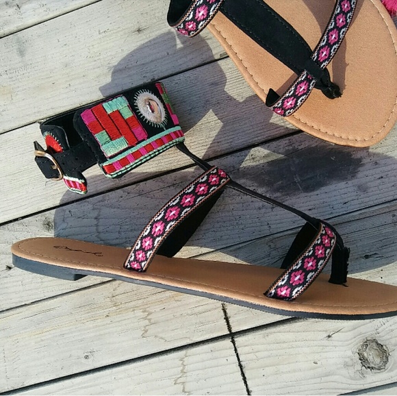 🆕//The Zendaya// Black Aztec Embroidery Sandal - Picture 7 of 8