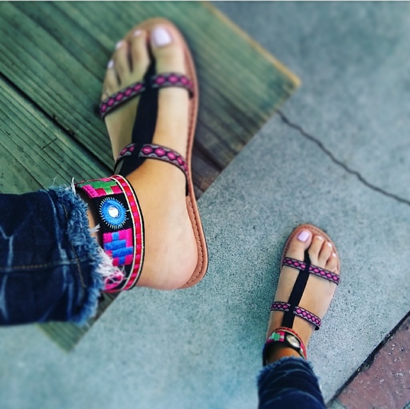 🆕//The Zendaya// Black Aztec Embroidery Sandal - Picture 3 of 8