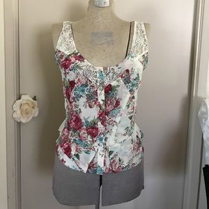 Millau Floral print and lace top NWT Medium size