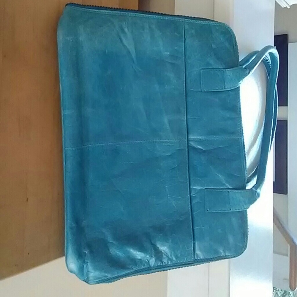 Leather bag...there is NO tag with a brand name on