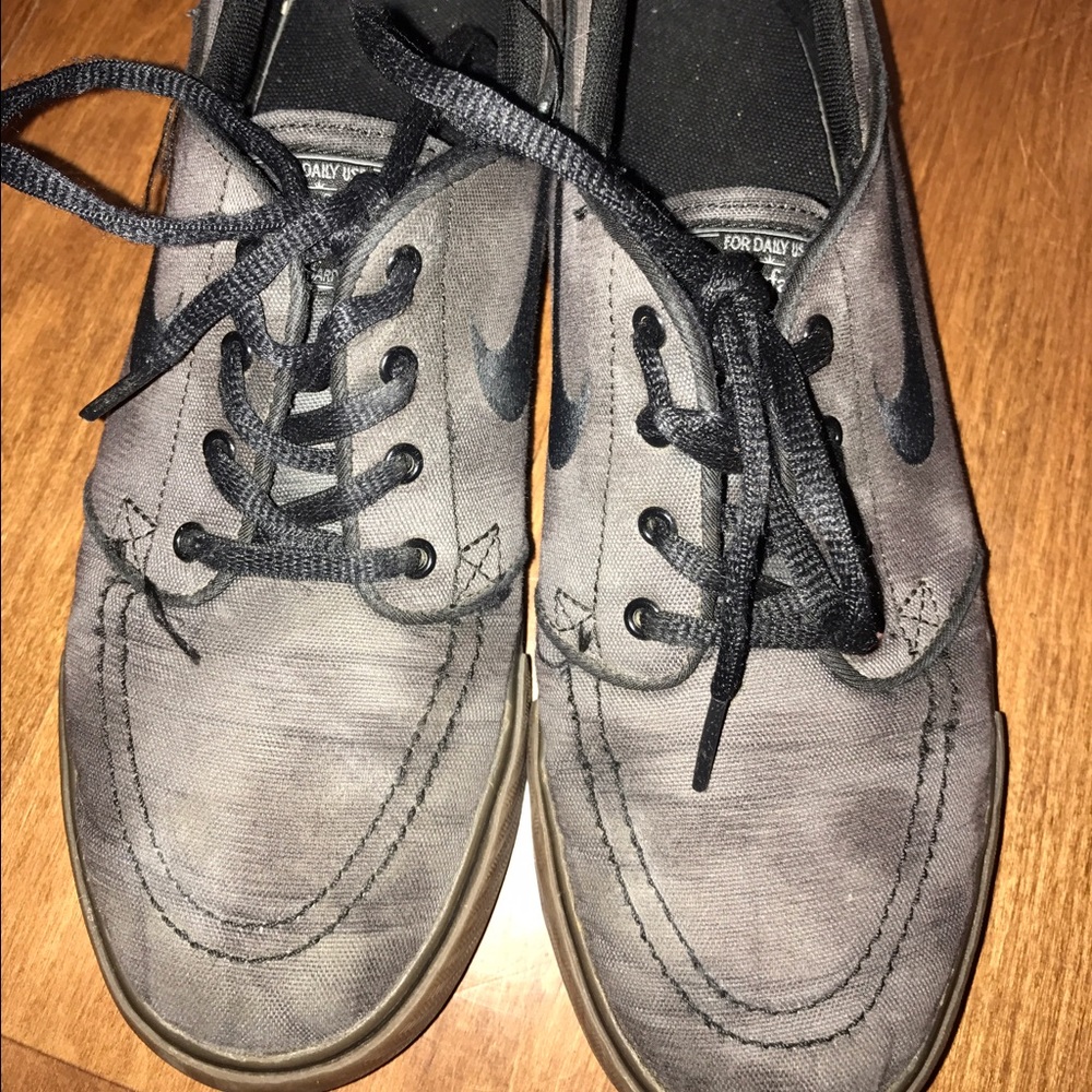 Nike youth boys skateboard shoes