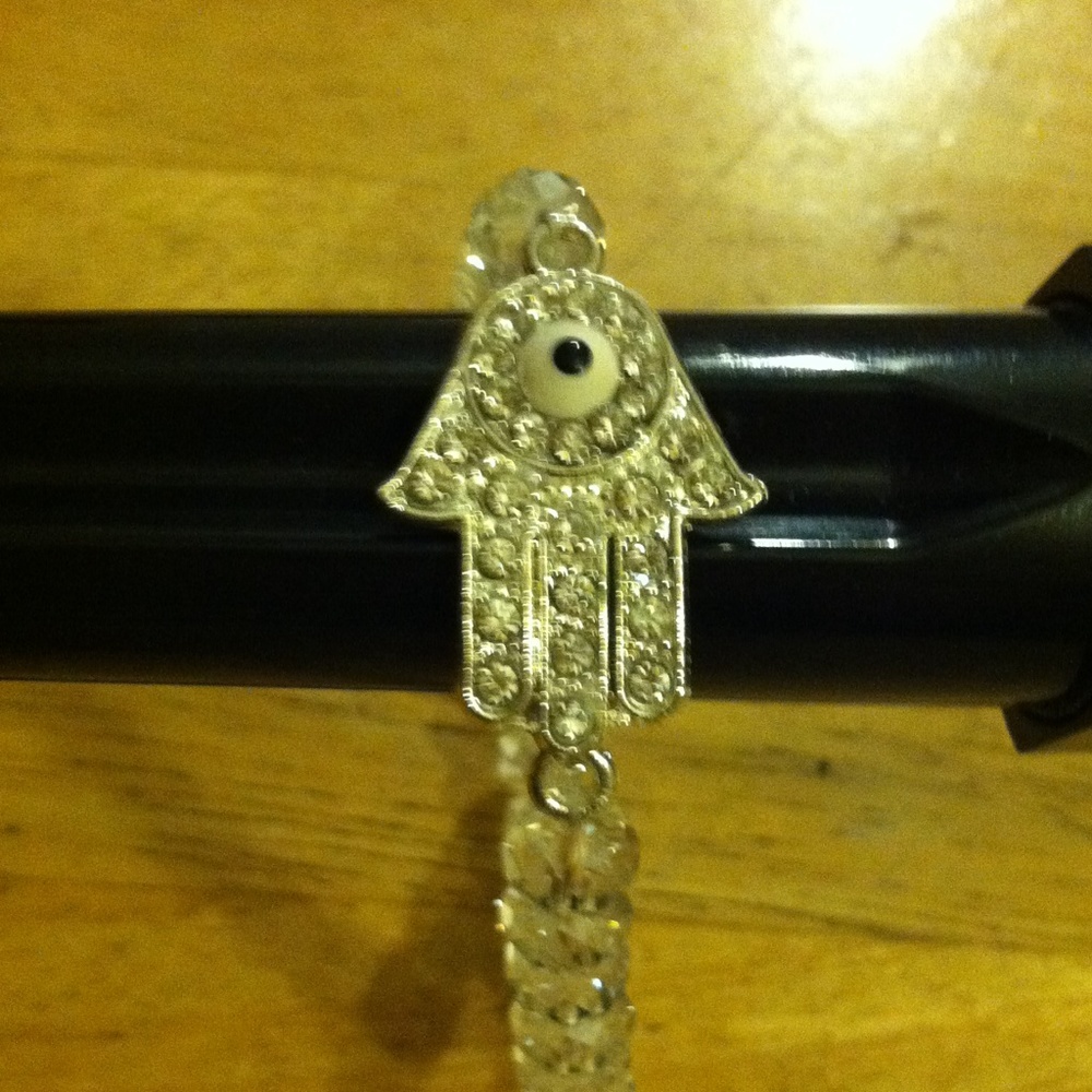 Hamsa hand crystal bracelet - Picture 3 of 4