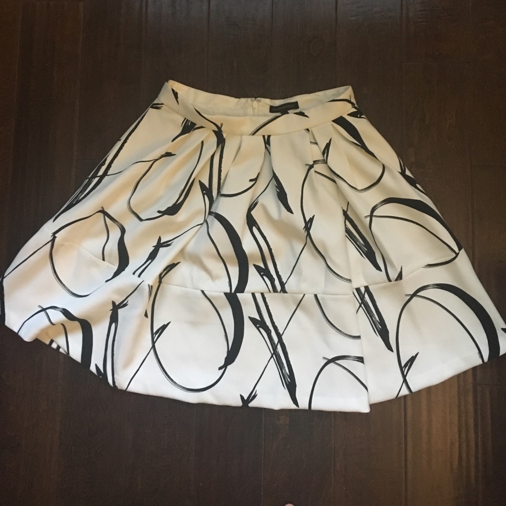 Blck and white skirt