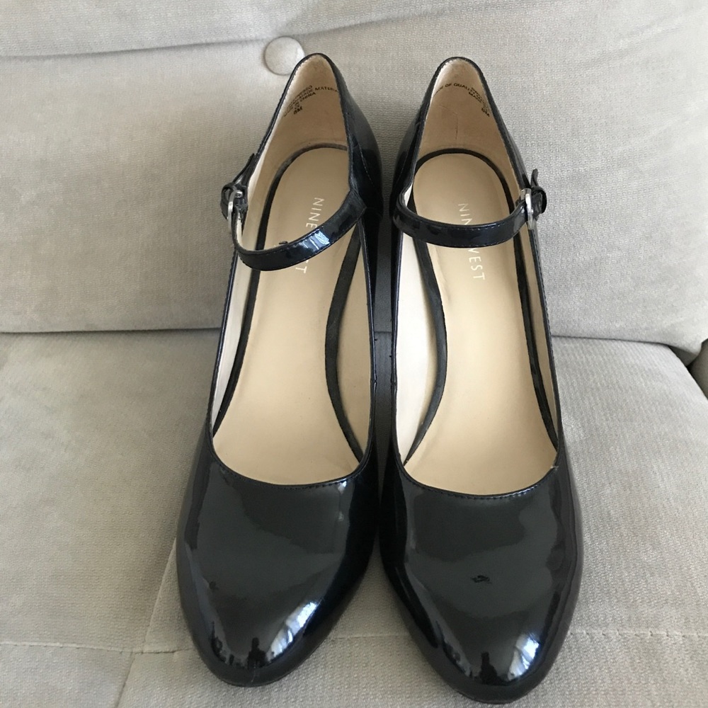 Size 8 Nine West Mary Jane Heels Like New!!