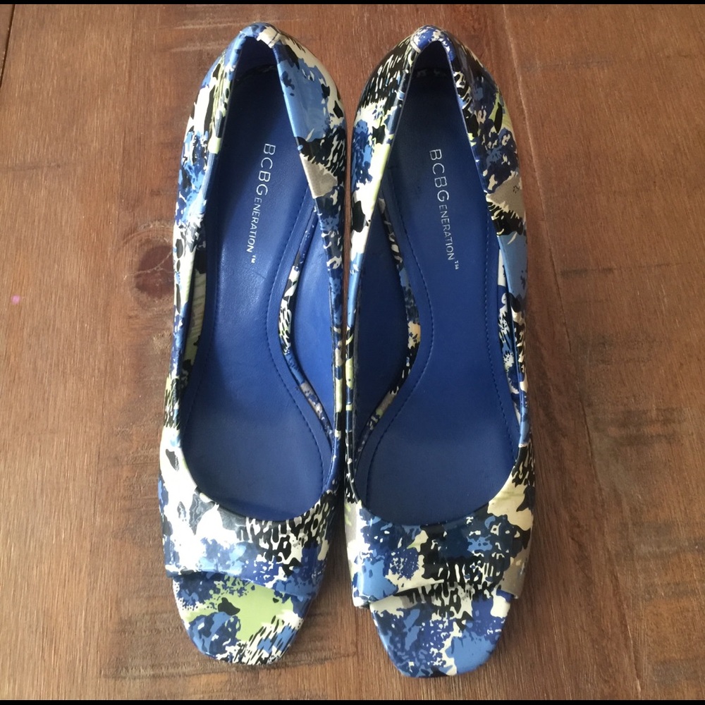 BCBG women's shoe