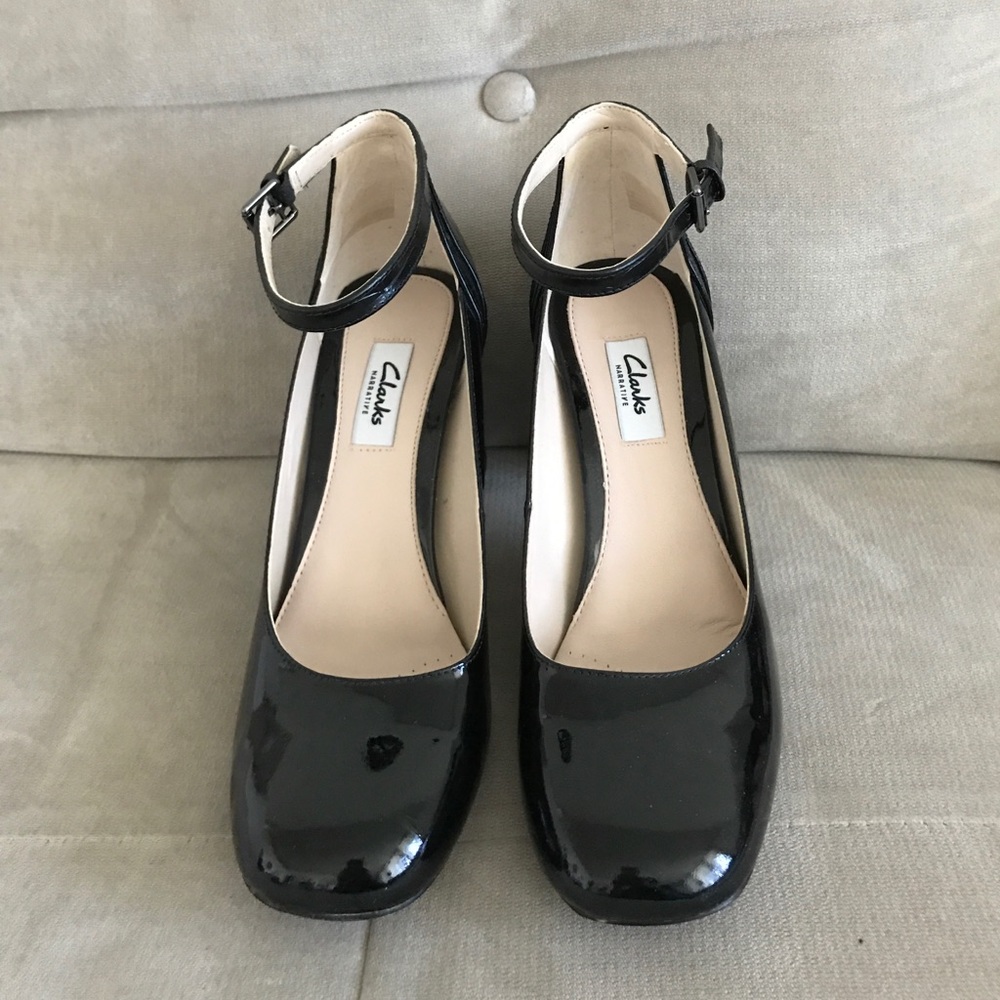 Size 8 Patent Leather Clarks Mary Jane Heels. NWT
