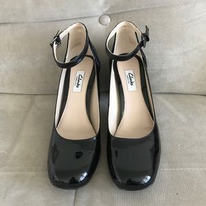 Size 8 Patent Leather Clarks Mary Jane Heels. NWT