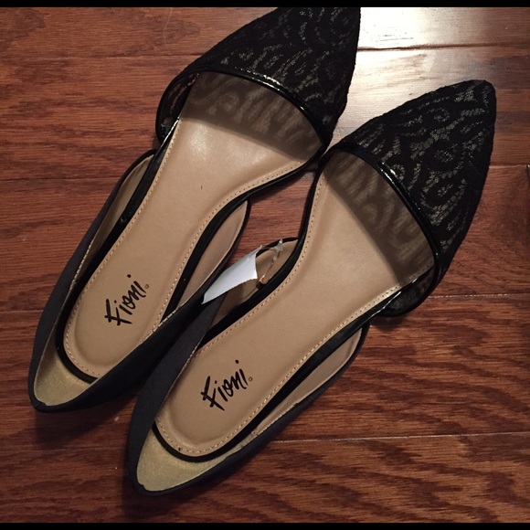 BRAND NEW Women's Asymmetrical Pointed Flat 9.5 - Picture 2 of 5