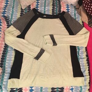 Flattering/thin sweater