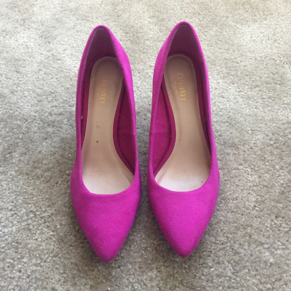Hot pink heels/pumps