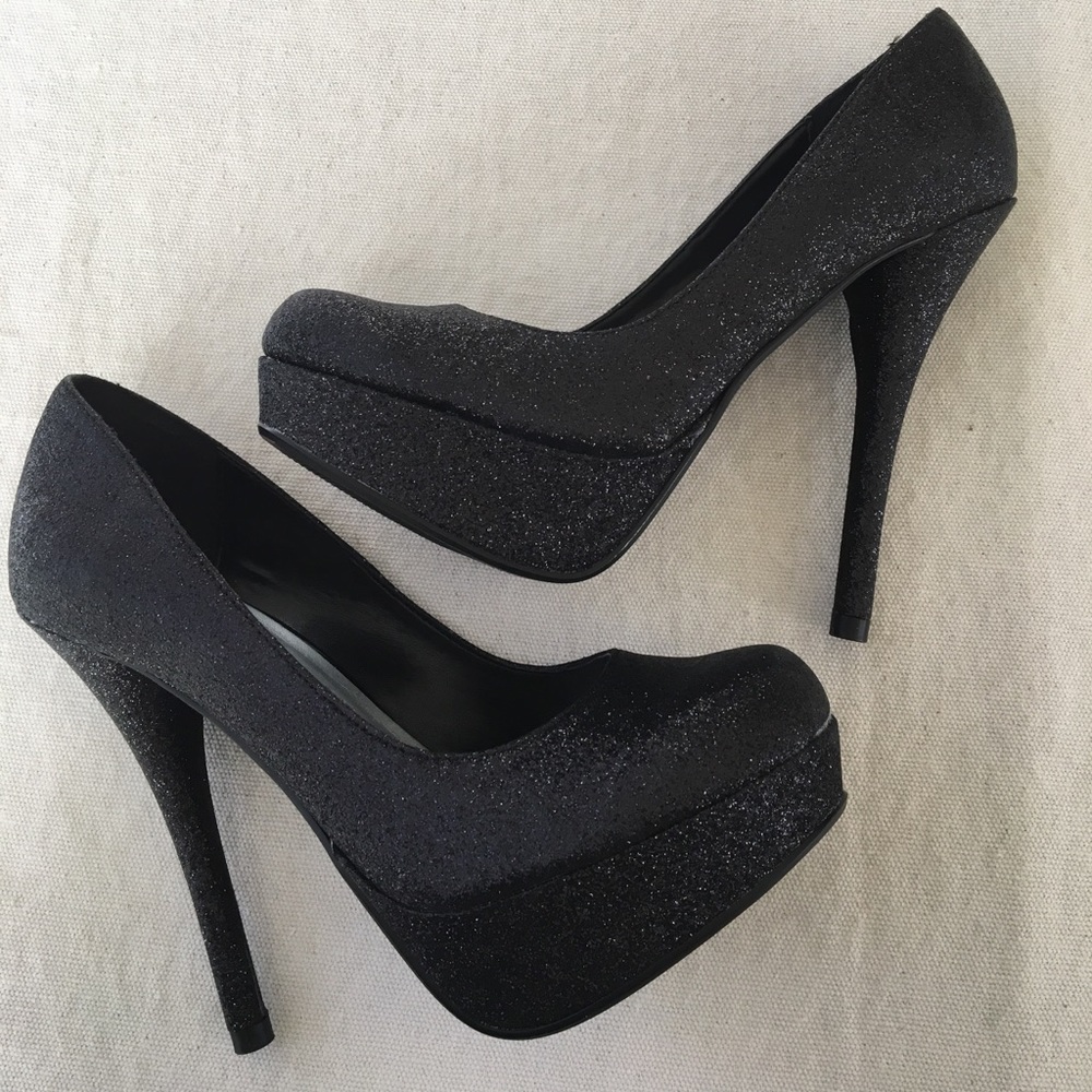 Sparkly Black pumps