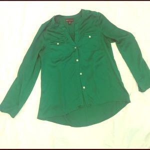 Kelly green Dana Buchman top. Size M.