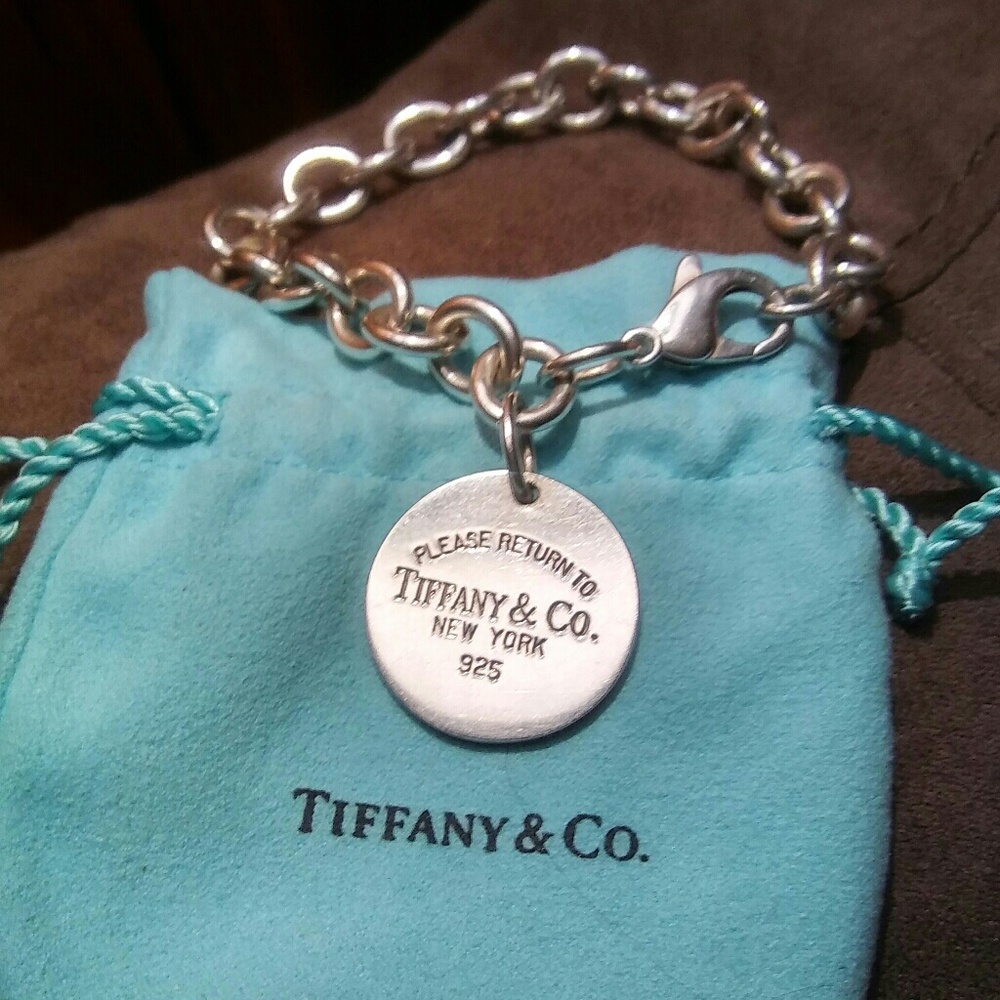 ??Authentic Tiffany & Co Bracelet. Chain  Charm