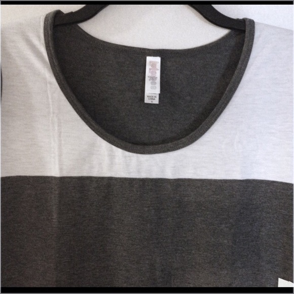 LuLaRoe SS Grey & White Top, Size (S) NWT - Picture 3 of 8