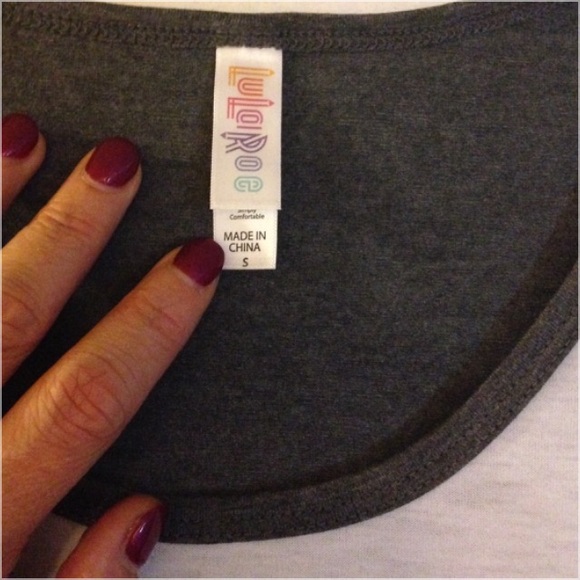 LuLaRoe SS Grey & White Top, Size (S) NWT - Picture 4 of 8