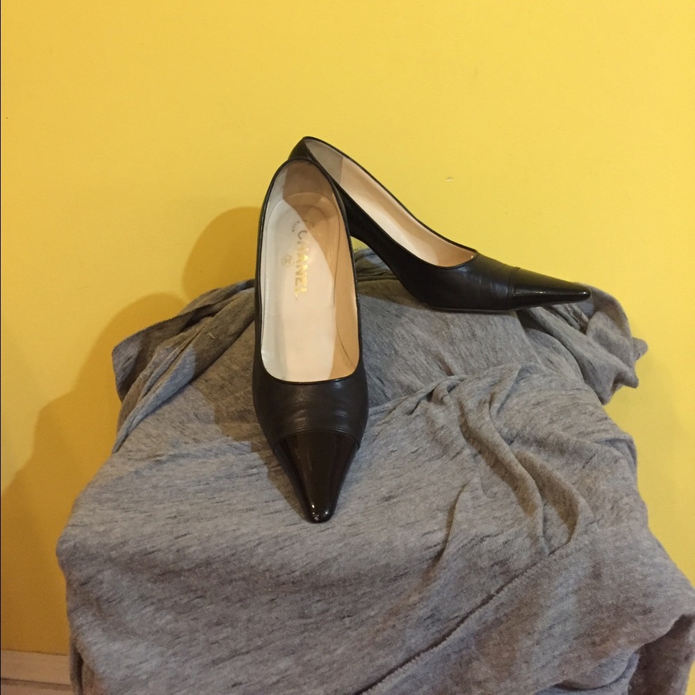 Vintage Chanel Kitten-heel Pumps