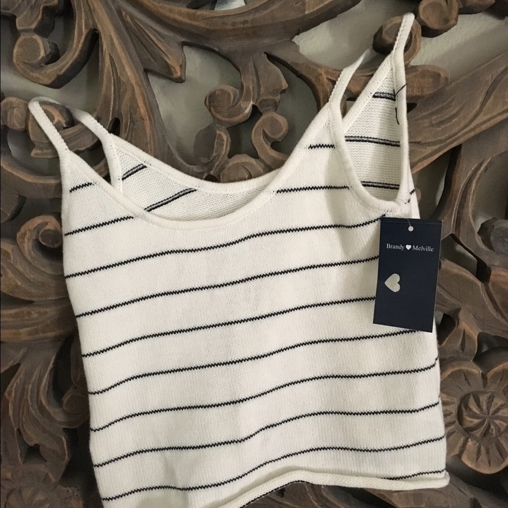 BRANDY MELVILLE TANK sUpeR cUtE💜💙💚