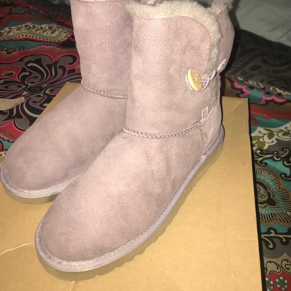 Uggs - image 1