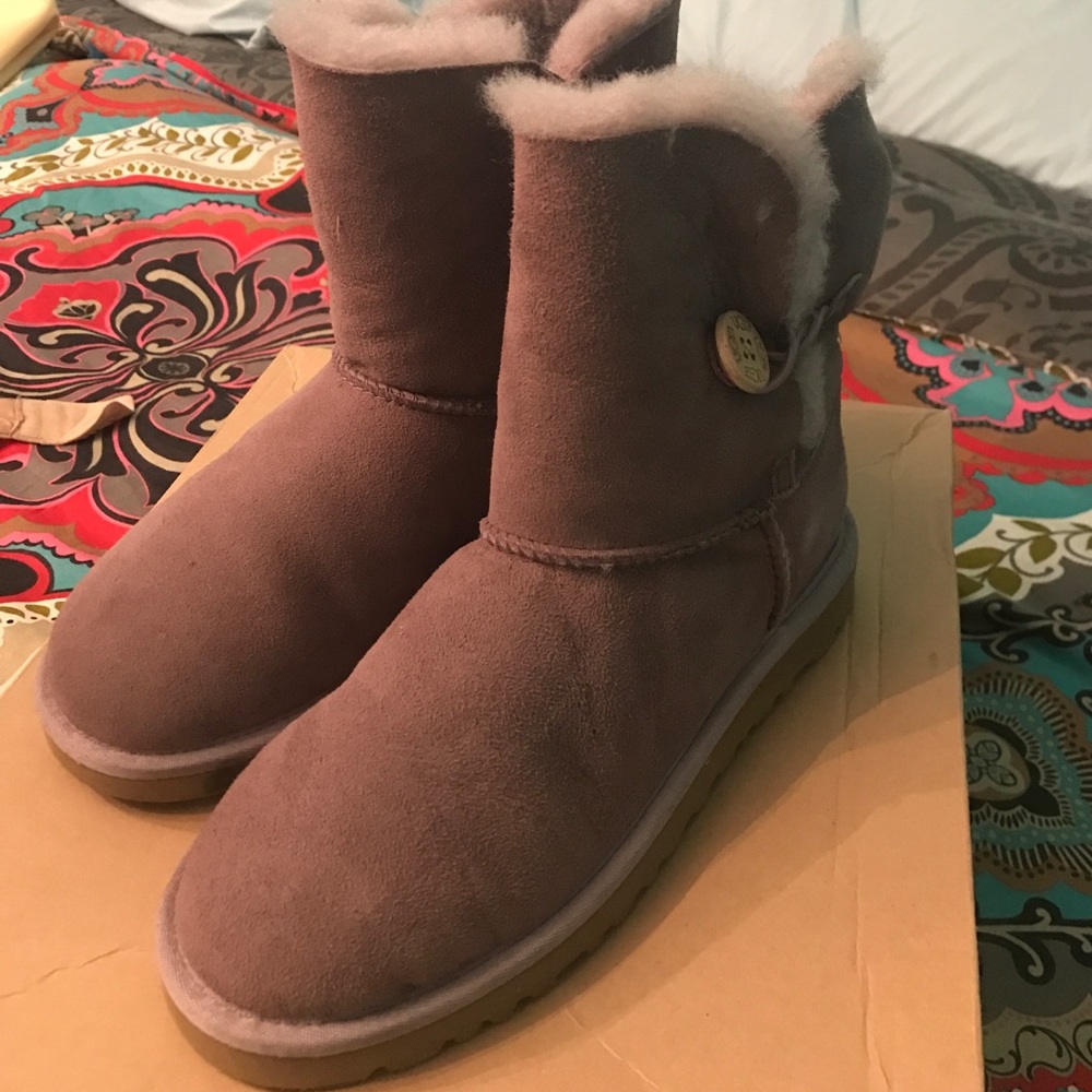 Uggs - image 2