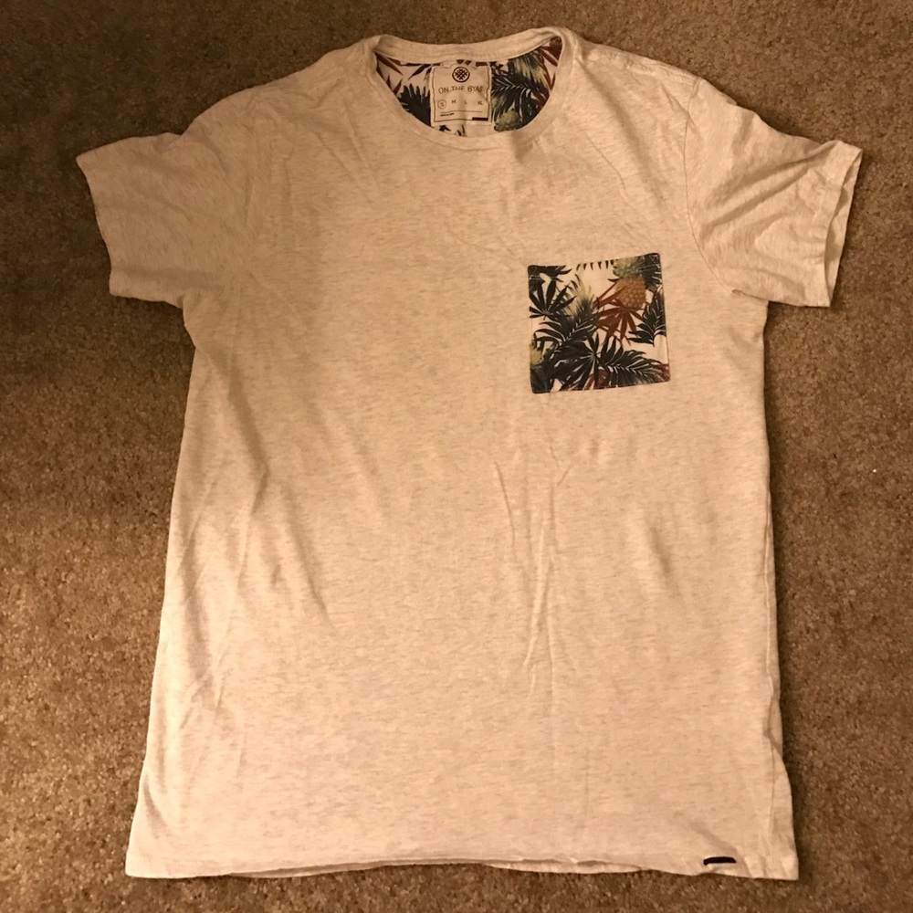 Size small tshirt. Worn once in great condition
