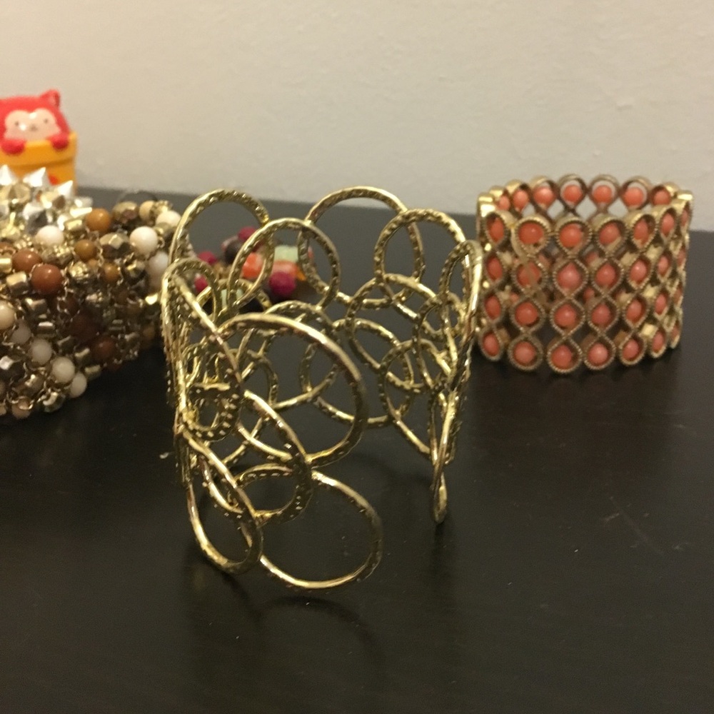 Gold Bangle - Picture 4 of 4