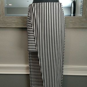 NWT Black & White Stripped Skirt Sz M