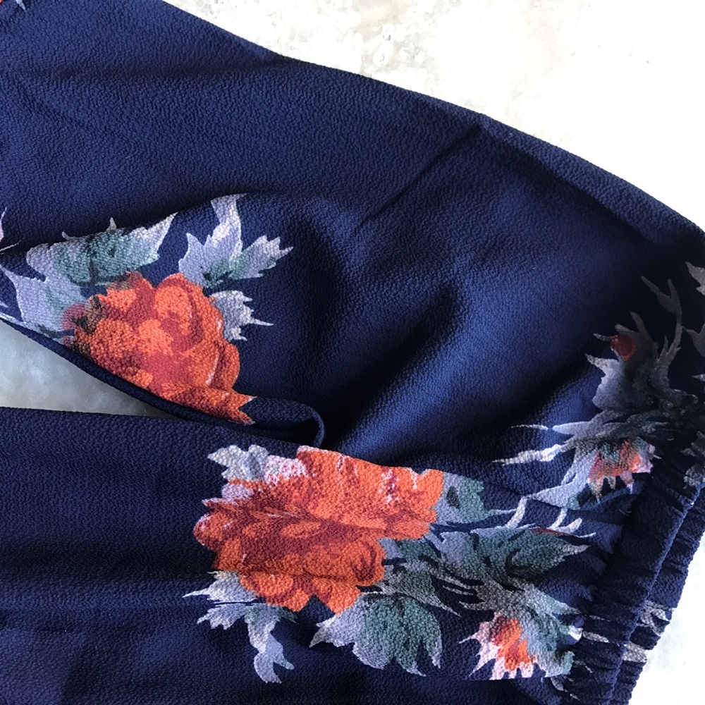πNavy Floral Off Shoulder Romper - Picture 2 of 2