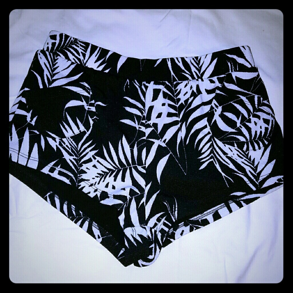 NEW nwt shorts Lucy Love hawaiian palm print
