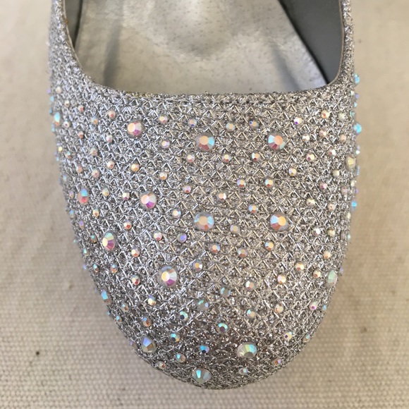 Sparkly Silver Pumps - Picture 2 of 3