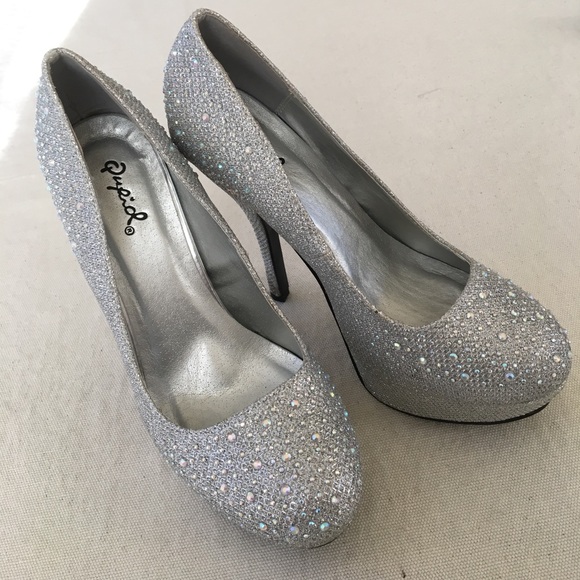Sparkly Silver Pumps - Picture 3 of 3