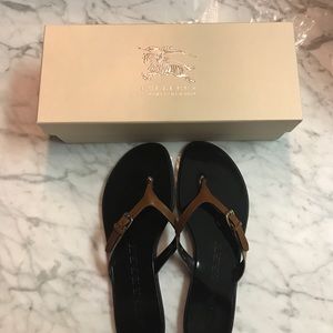 Burberry nova check flip flops
