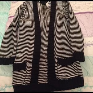 Black and white flyaway Old Navy sweater