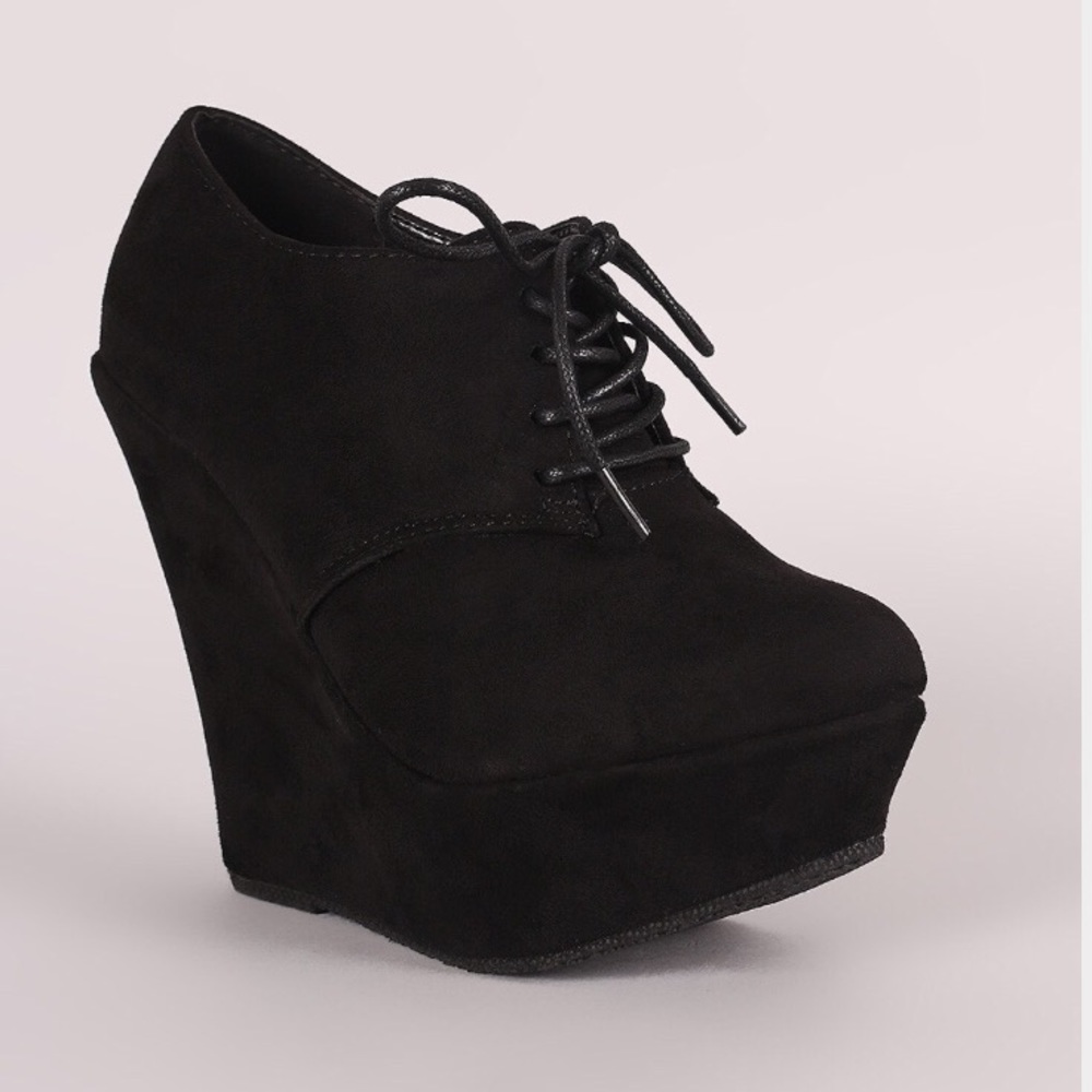 Madden Girl black suede platform shoe size 9M