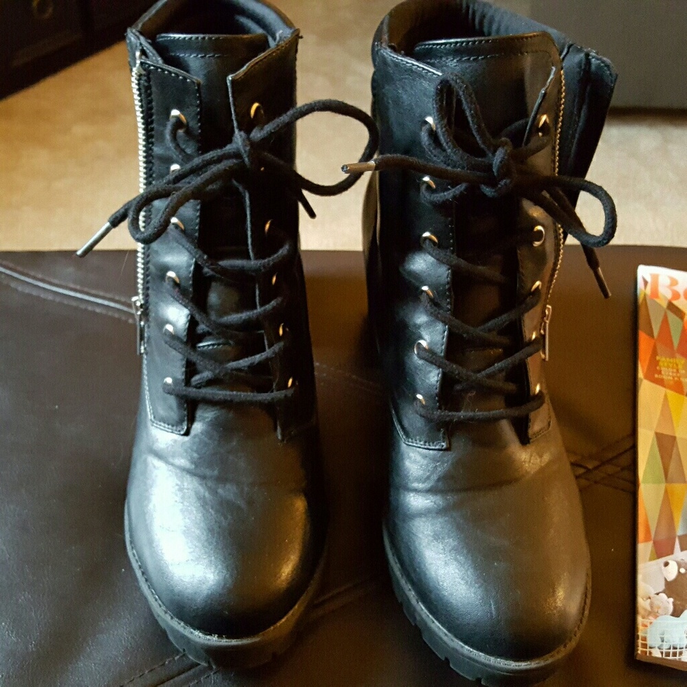 Mossimo combat boots