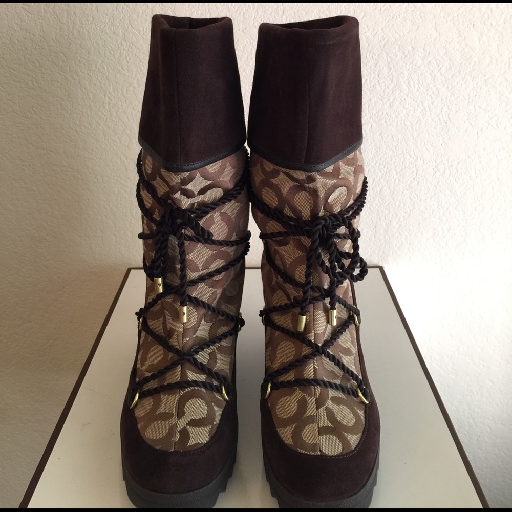 Coach Maisy Signature Wedge boots Size 8.5 NIB - Picture 4 of 5