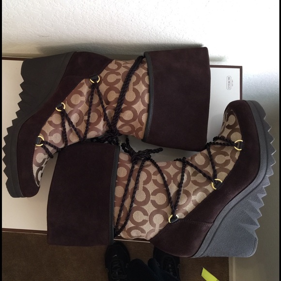 Coach Maisy Signature Wedge boots Size 8.5 NIB - Picture 5 of 5