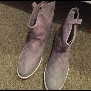 New never worn gray booties ❤️