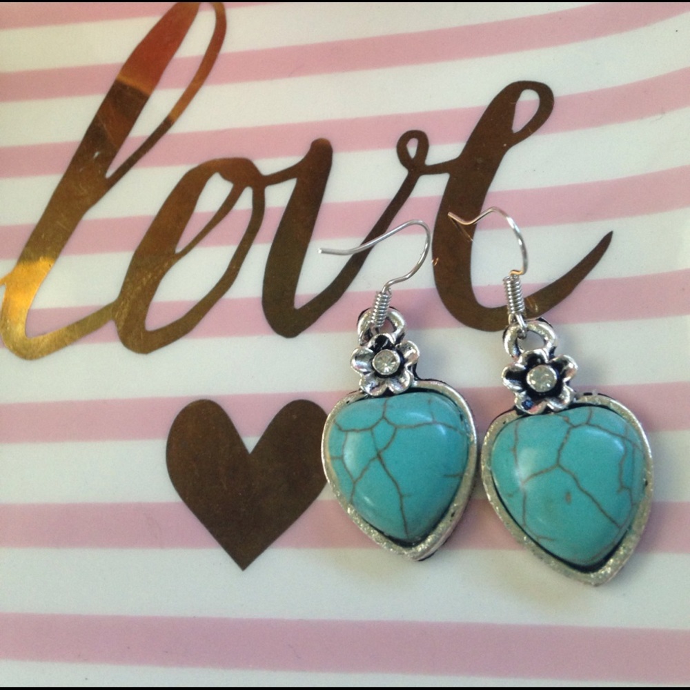 ❤️ Heart Earrings