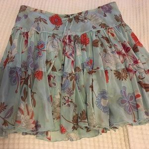 Light & layered Express skirt