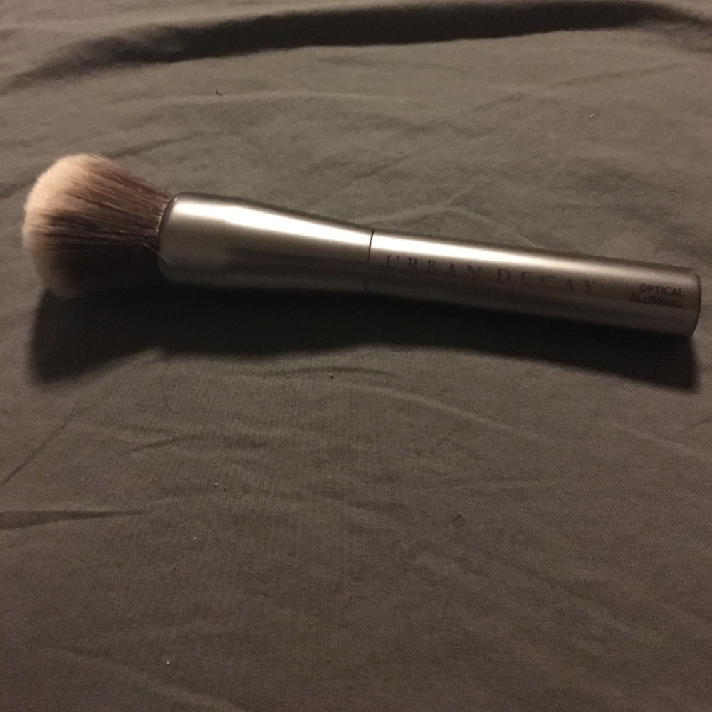 Urban decay optical blurring brush