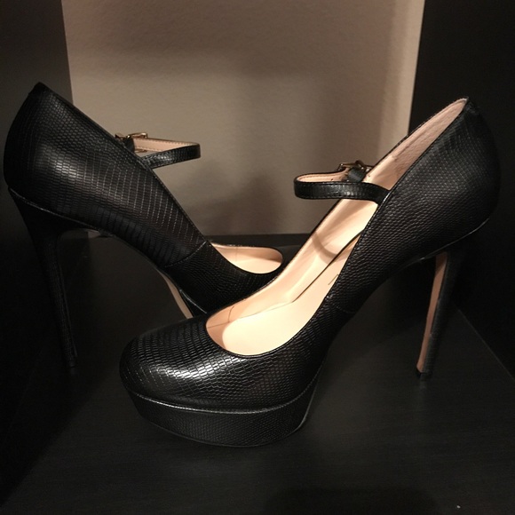 Jessica Simpson platform pump! - Picture 2 of 3