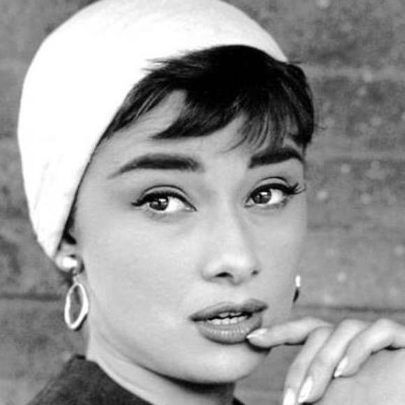 Meet your Posher, Sabrina - Picture 1 of 1