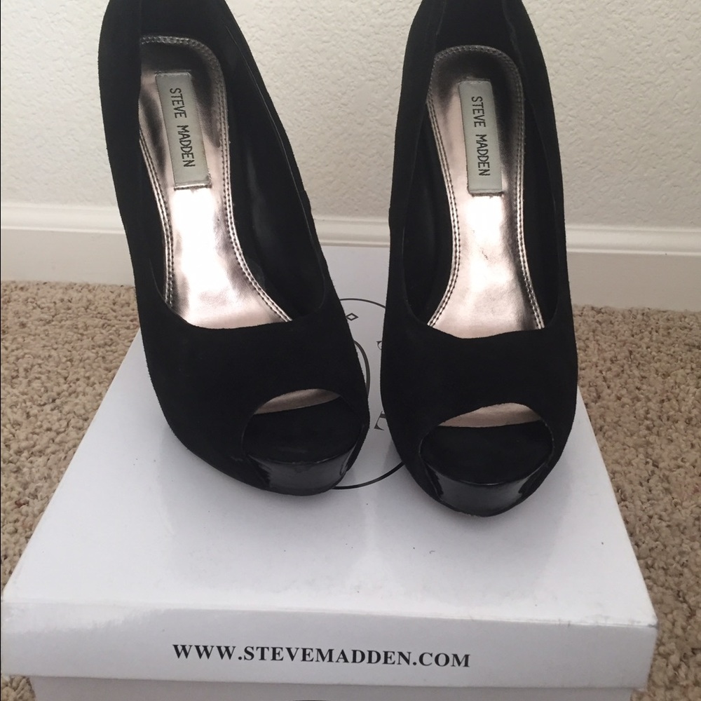 Steve Madden scandall black suede
