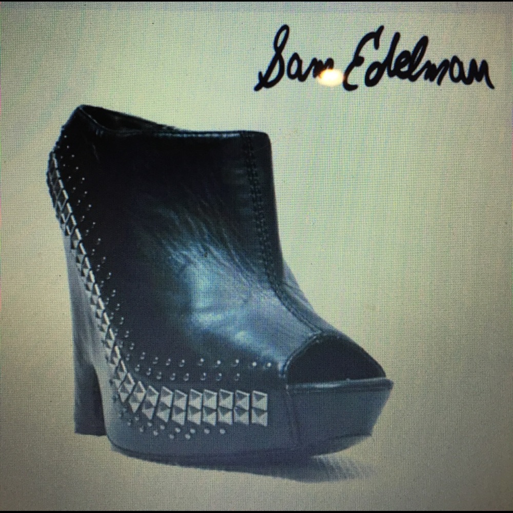 SAM EDELMAN BLACK STUDDED PEEPHOLE WEDGES