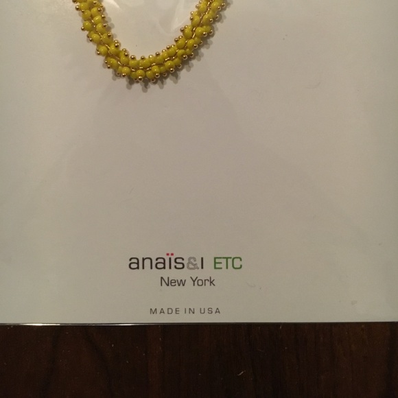 New Anais & I yellow pompom necklace - Picture 3 of 4