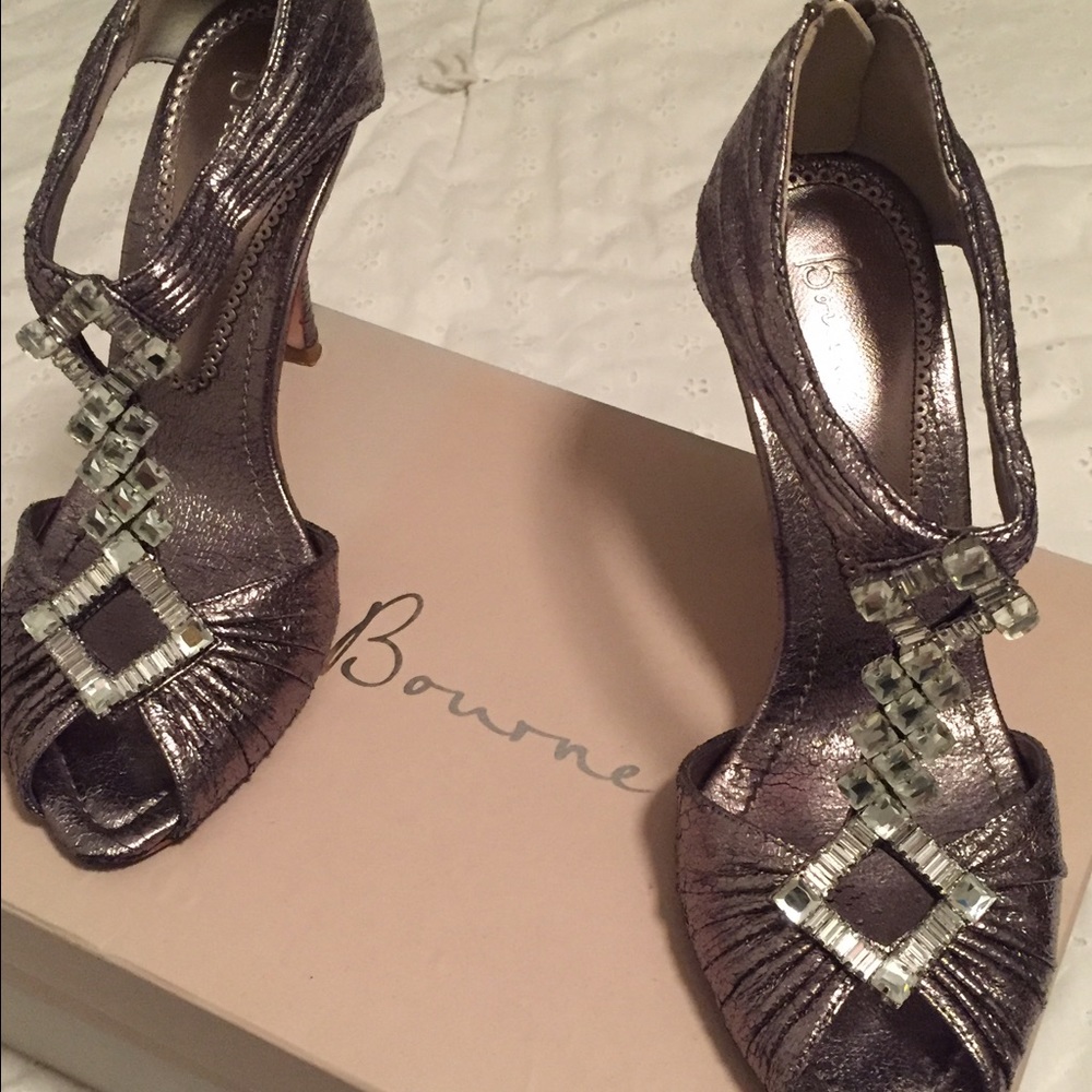 Bourne t-strap pewter leather & crystal pumps