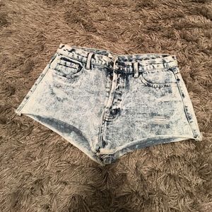 Acid wash high waisted denim shorts