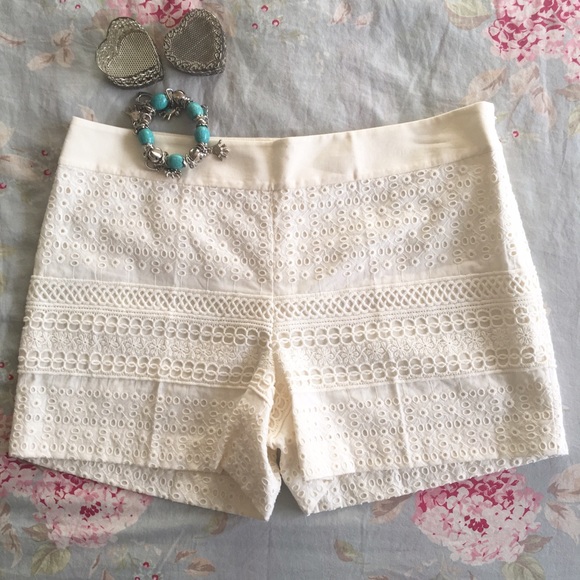 LOFT Pants - Loft Eyelet The Riviera 4" Size 4 Ivory Shorts