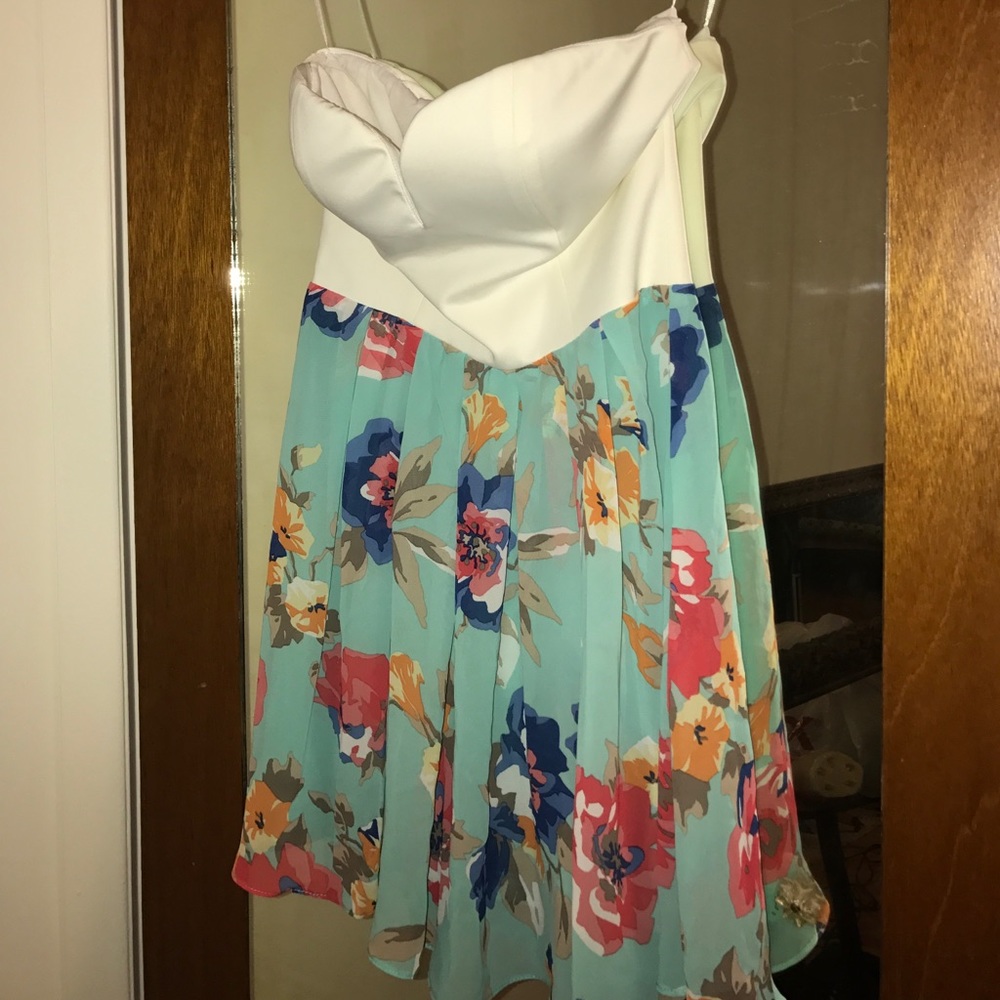 Gorgeous strapless summer dress