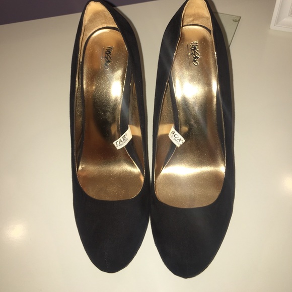 Beautiful Suede High Heels - Picture 2 of 4